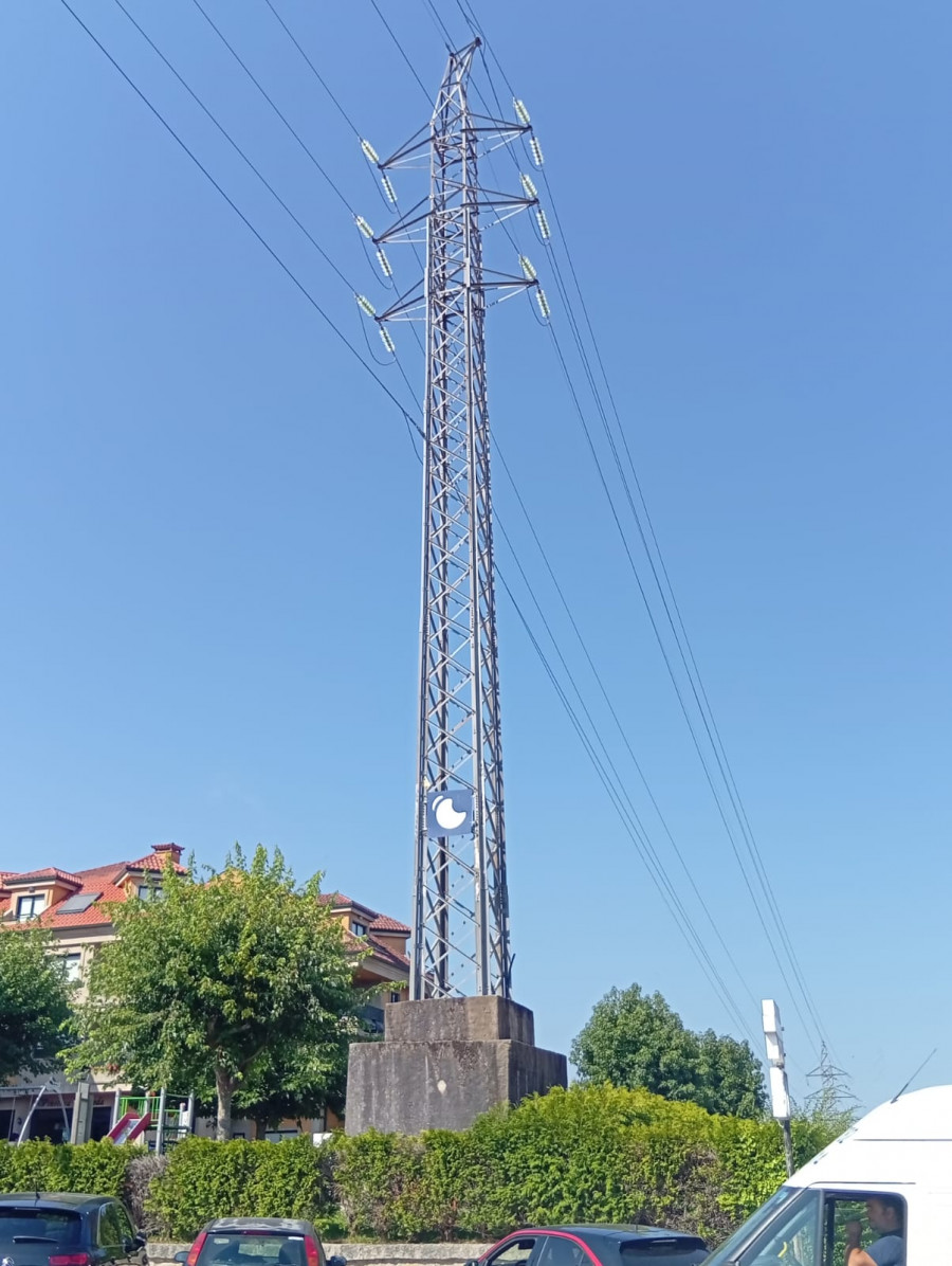 El BNG de Sanxenxo exige al alcalde que aclare cuándo se soterrarán las líneas de alta tensión en Vilalonga