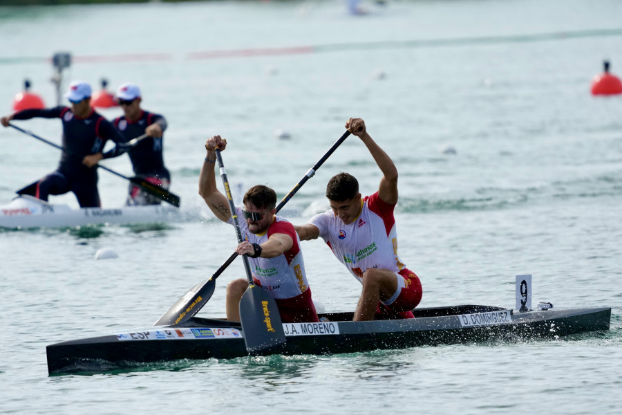 Diego Domínguez y Lucía Val acceden a las finales de C2 500 y K4 500 en el Mundial de Milán