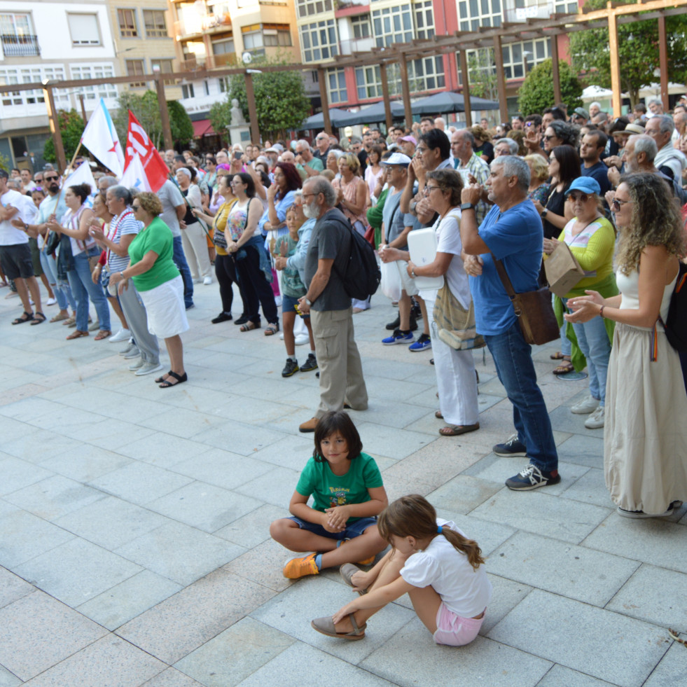 Protesta en Ribeira al grito de 