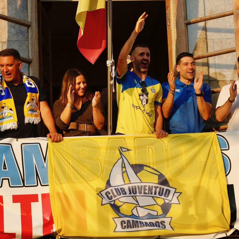 El CJ Cambados protege su nombre y su escudo modernizado