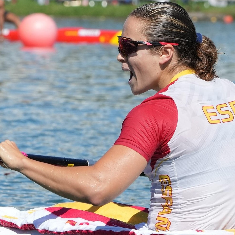 Lucía Val da un oro mundial al Rías Baixas Náutico de Boiro en K4 500