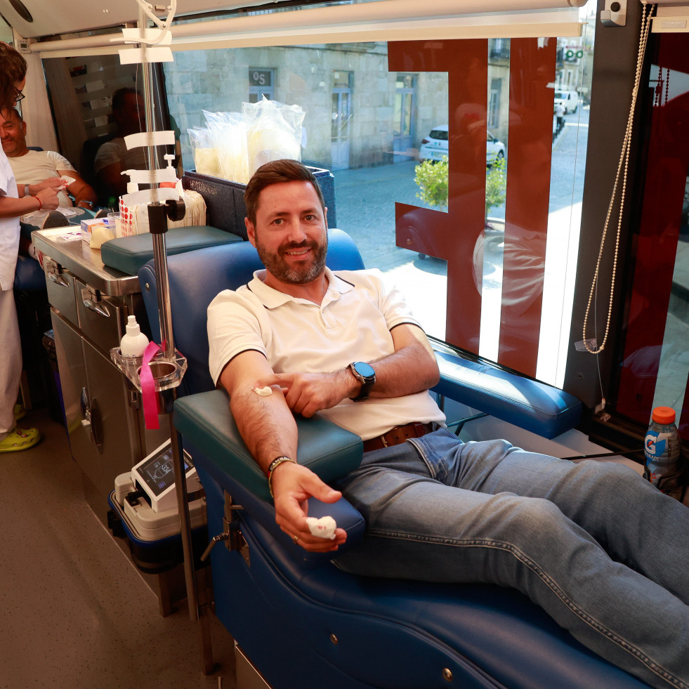 La campaña ‘Non esquezas doar sangue antes de veranear’ llega hasta el Concello de Cambados