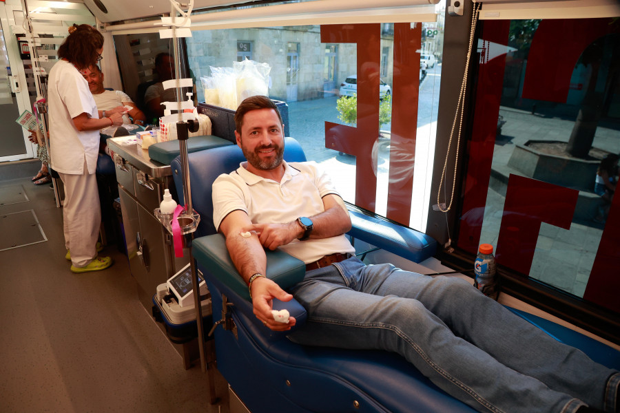 La campaña ‘Non esquezas doar sangue antes de veranear’ llega hasta el Concello de Cambados