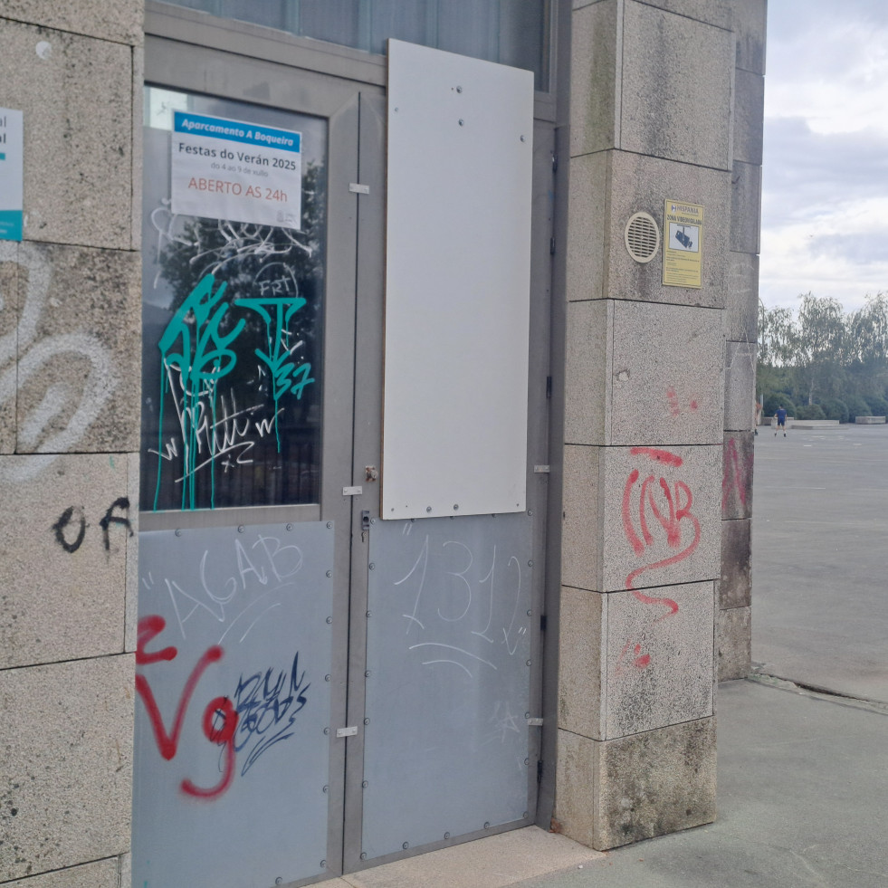 Alertan de la “alarmante situación” del parking boirense de A Negral, sobre todo por sus deficiencias de seguridad
