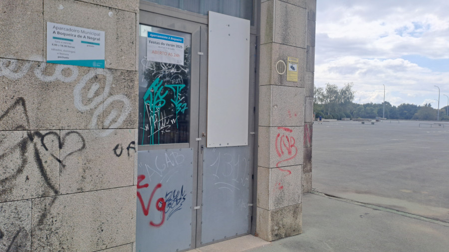 Alertan de la “alarmante situación” del parking boirense de A Negral, sobre todo por sus deficiencias de seguridad