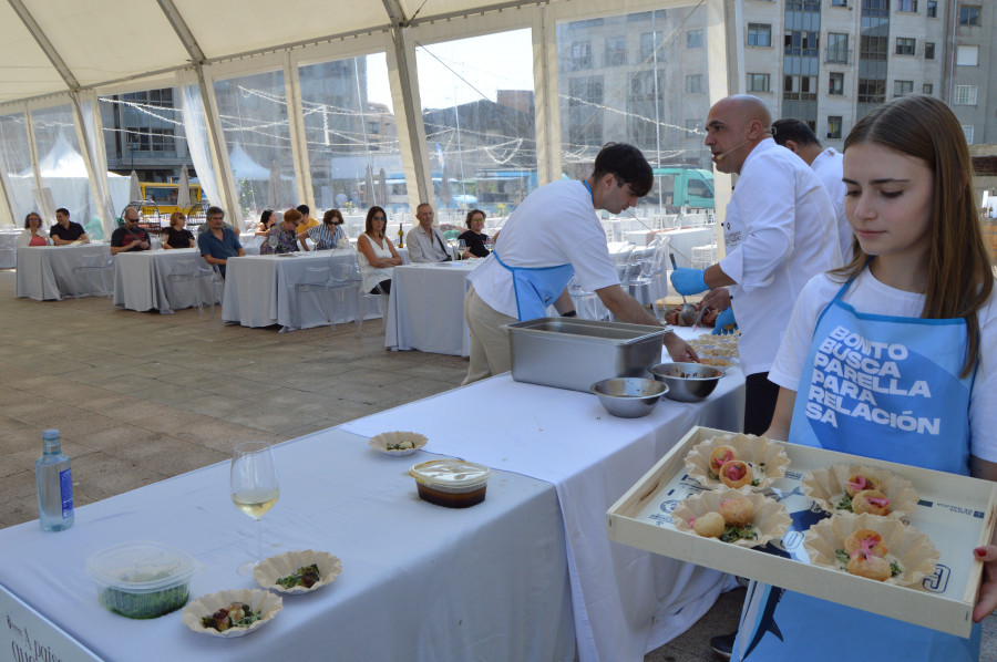 El afamado chef Xabi Fernández ofrecerá hoy un nuevo showcooking tras sorprender ayer al público con otro en Gastromar