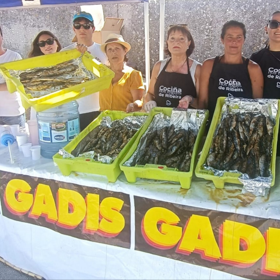 Agotados un total de 300 kilos de sardinas asadas en las fiestas de verano de Castiñeiras, en Ribeira