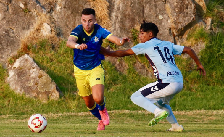 Pretemporada: El Boiro planta cara al Pontevedra, el Céltiga empata en Moaña y el Cambados cae ante el Celta juvenil