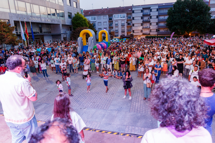 El sorteo final de 5.000 euros de la campaña “Boiro, Compras con Corazón” llenó la Praza do Concello