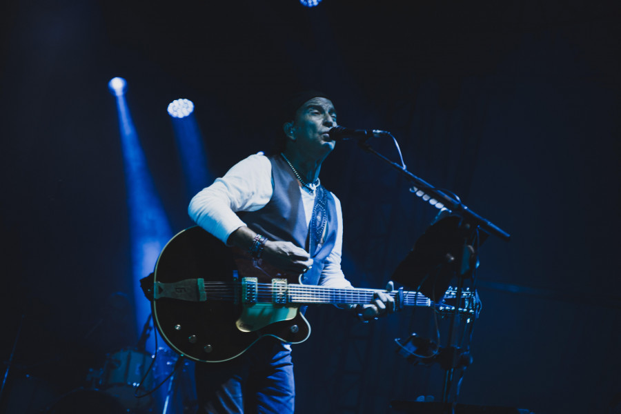 La mítica banda de pop rock Los Secretos puso el broche de oro al festival Costa Feira en Sanxenxo