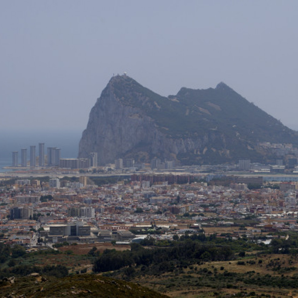 España y Reino Unido planean demoler la verja de Gibraltar en enero