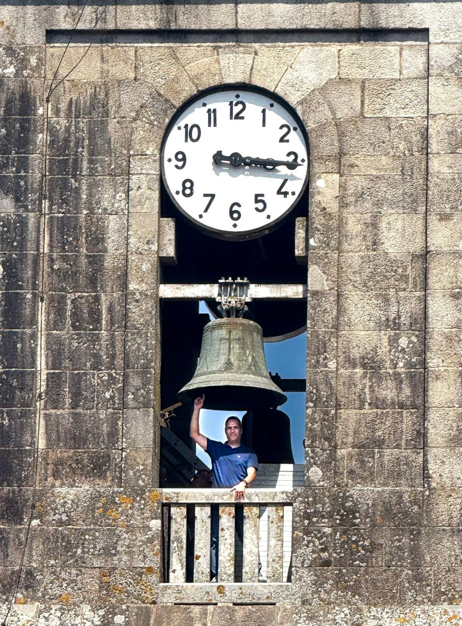 El Concello de Caldas reparará el reloj del campanario de la iglesia de San Tomé por 4.000 euros