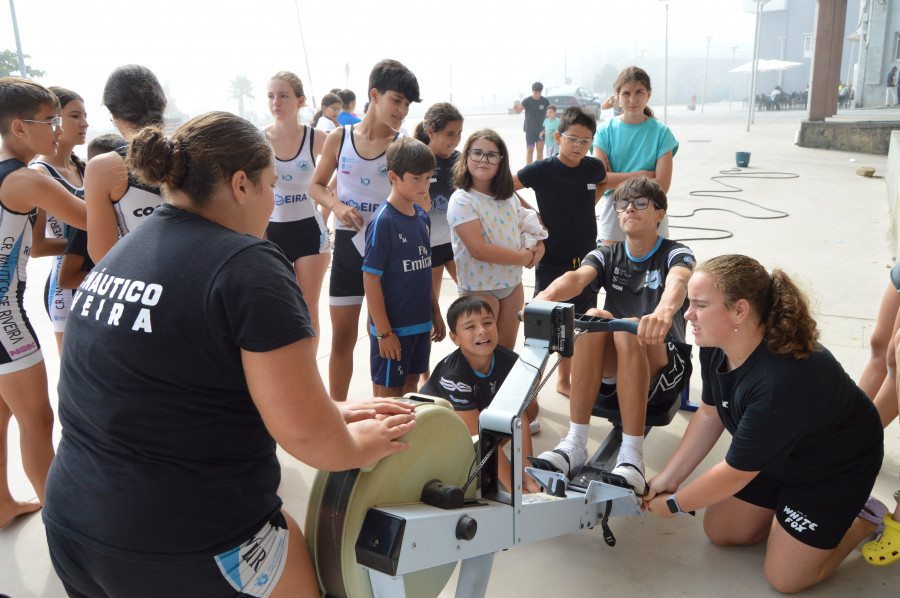 Sesenta niños concluyen esta semana en Aguiño su participación en el campamento de verano del Club de Remo Náutico de Ribeira