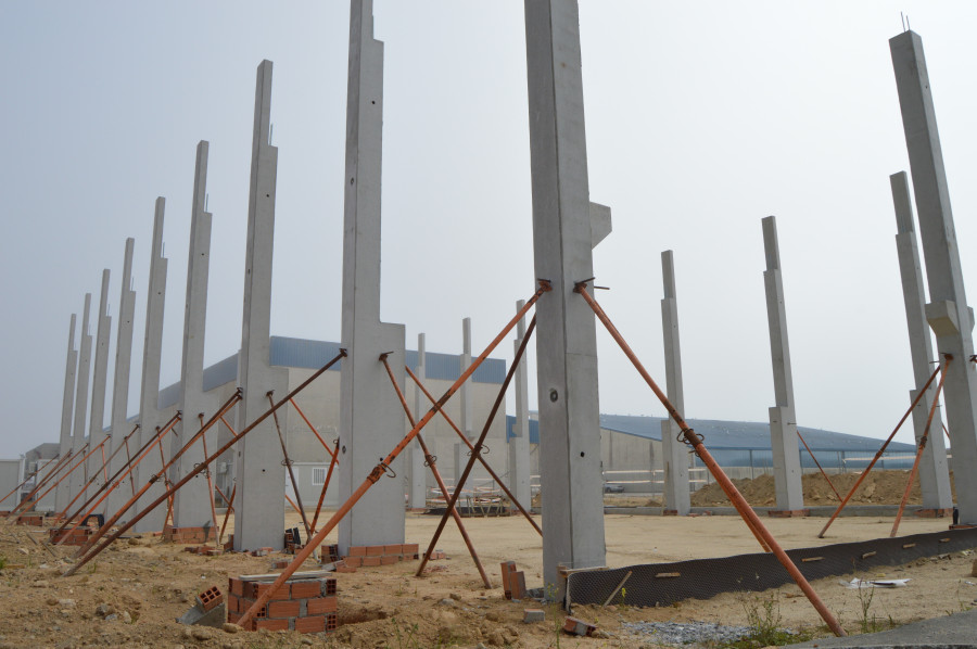 El alcalde de Ribeira confía en que la obra del club de remo se retome en septiembre, que “colla ritmo e acabe nun prazo razoable”