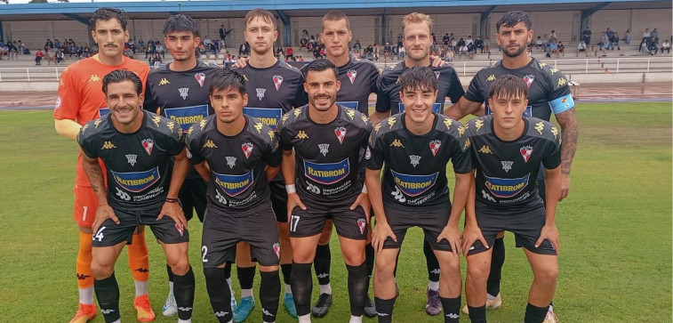 El Arosa golea en Ribeira en el estreno a prueba del ucraniano Dmytro (1-7)
