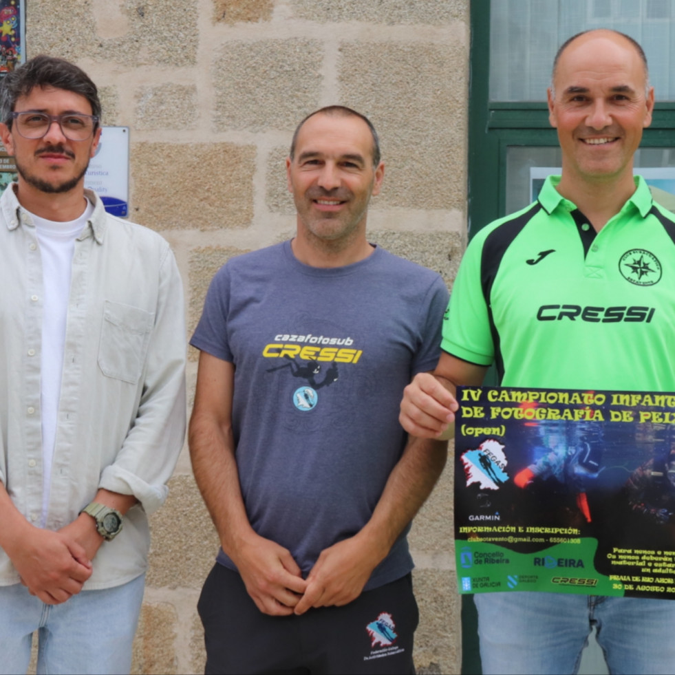 La playa de Río Azor, en Ribeira, albergará este sábado la cuarta edición del campeonato infantil de buceo Cazafotosub