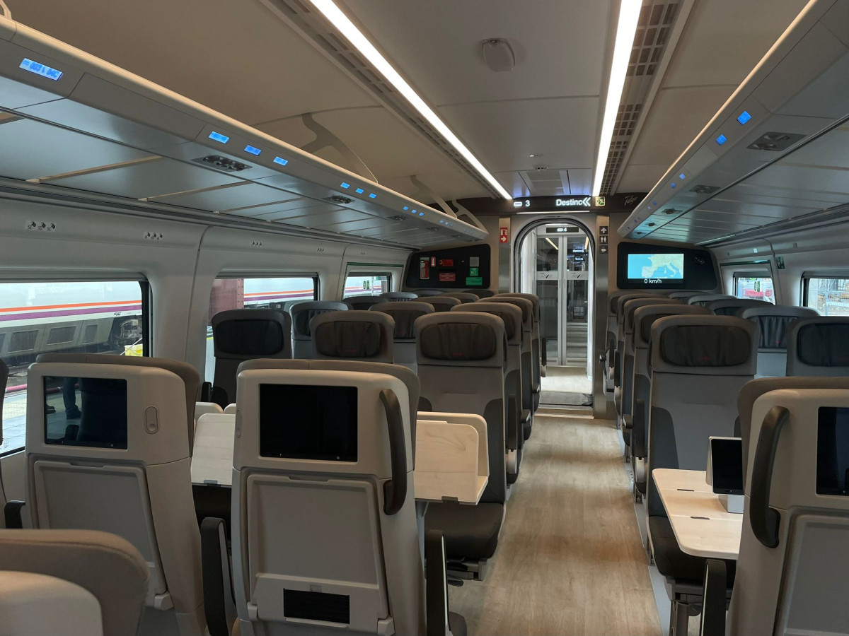 Interior del tren Avril